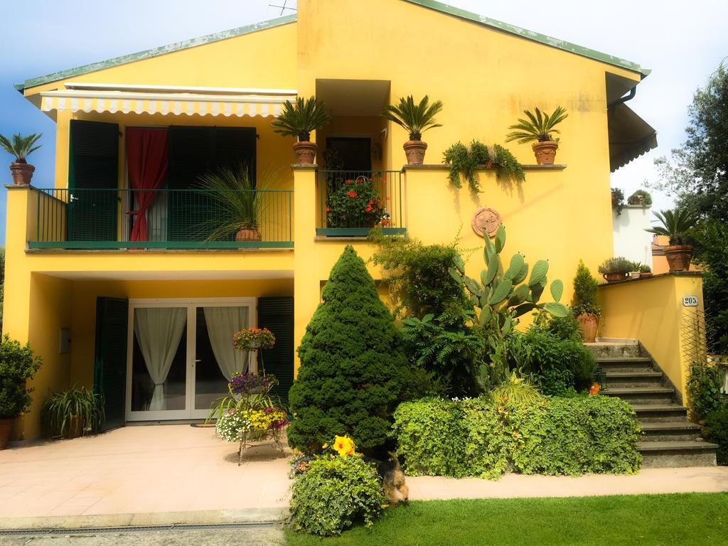 Bed and Breakfast Le Pinette Ameglia Exterior foto